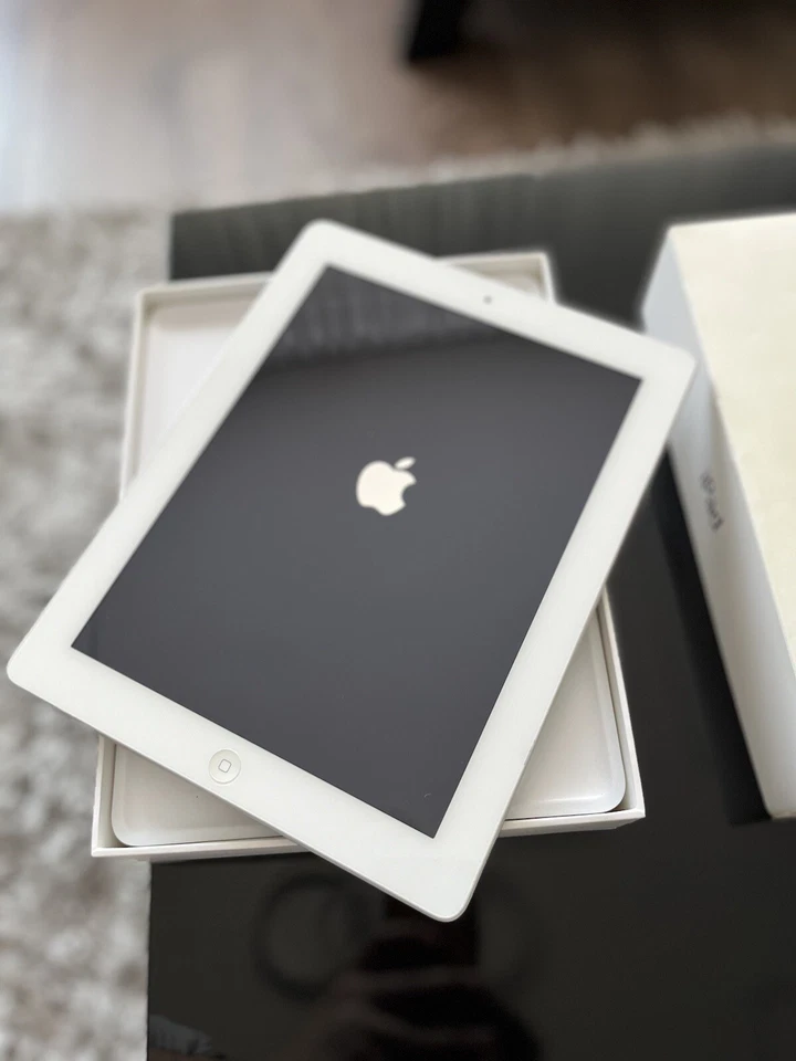 iPad 2 generation 16GB Wifi (white) With Accessories - Bild 4 von 4