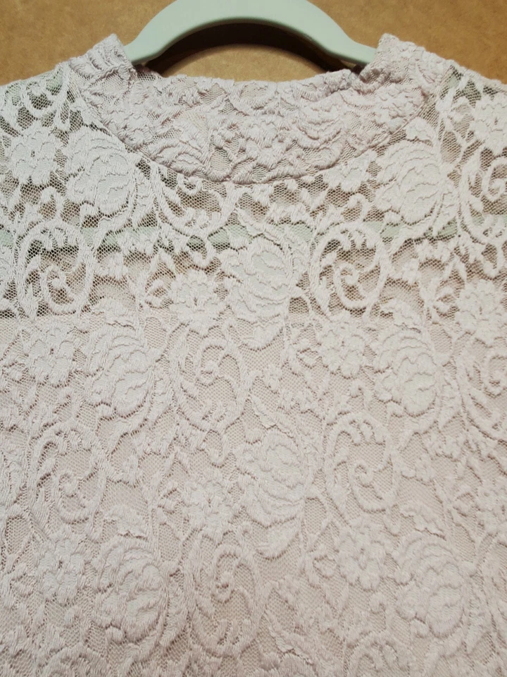 Camisa Top de Manga Corta Gris Tallada con Volantes para Mujer Mediana Rosa Floral Forrada con Encaje Foto 2 de 4