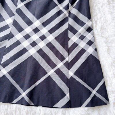 Burberry London Nova Check Skirt color Black belt logo Size 40