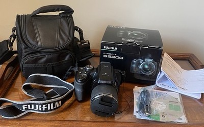 Fujifilm FinePix S Series S9200 16.0MP Digital Camera + 80mm Lens Cords Bag Box