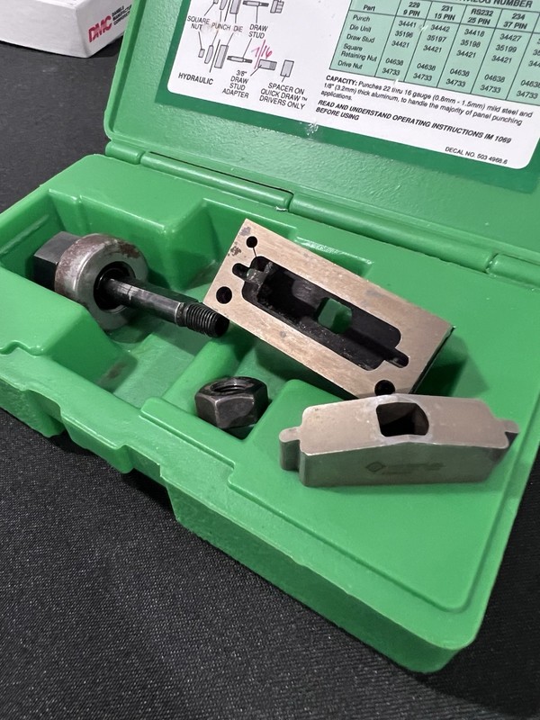 GREENLEE RS232 25-PIN D-SUBMINIATURE PANEL PUNCH TOOL WITH CASE