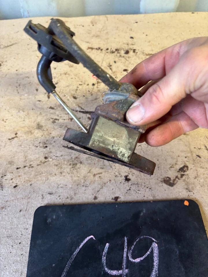 Dodge D150 D350 W150 W250 1993 1991 1989 Ramcharger 318 360 Smog EGR válvula central Foto 4 de 4