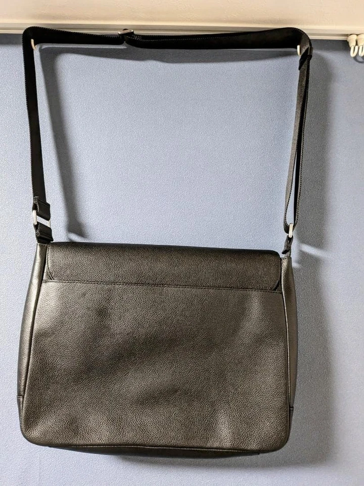 Bolso Mensajero Michael Kors Greyson Cuero Guijarro Negro Laptop Foto 2 de 4