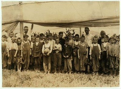American Sumatra Tobacco Company,Weatogue,Connecticut,Lewis Wickes Hine,1917,1