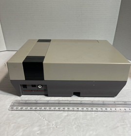 Nintendo Entertainment System (NES-001) 1985 Jap&oacute;n con juego "Blades Of Steel"