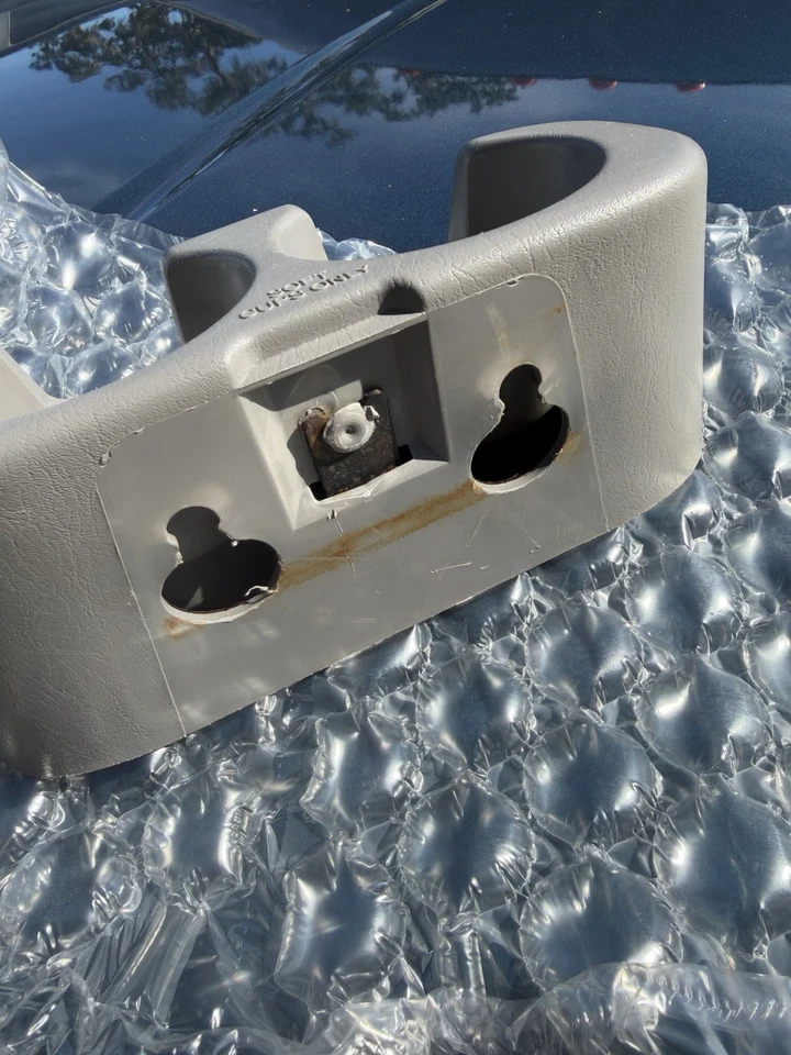 Серый подстаканник для заднего сиденья с двойной кабиной 1999-2004 Ford F250 F350 S/D F81B2613560ACW - Изображение 4 из 4