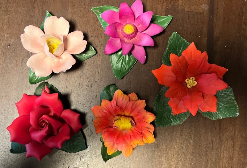 Lot of 5 CAPODIMONTE CROWN N PORCELAIN RED ROSE ORANGE PINK PURPLE  ITALY 4" 
