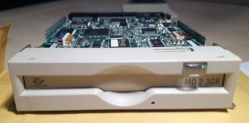 2.3GB MO SCSI-SE 50-PIN INTERNAL OPTICAL DRIVE + Cable + Drive Bay Cover