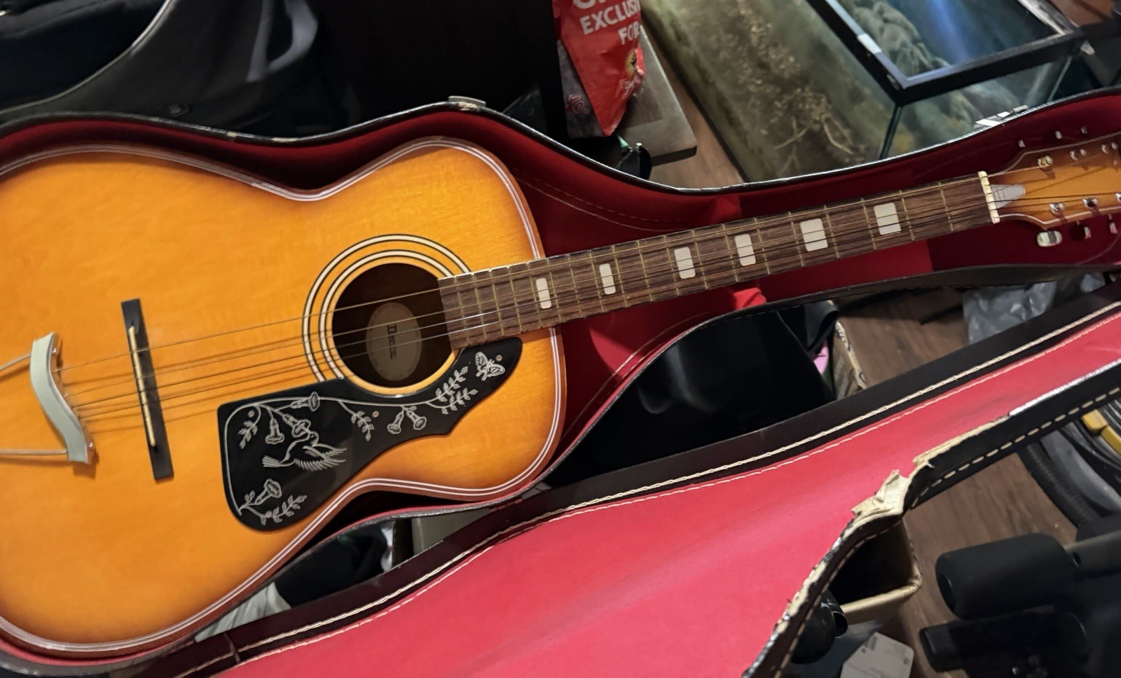 Decca Vintage Acoustic Guitar w /  Hard Case DMI-247 Excellent Condition