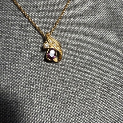 Avon Vintage gold-tone pendant necklace with a simulated purple gemstone