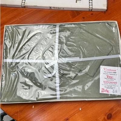NWT - Vintage Timely Linens 8 Piece Set - 4 Green Placemats & 4 Green Napkins