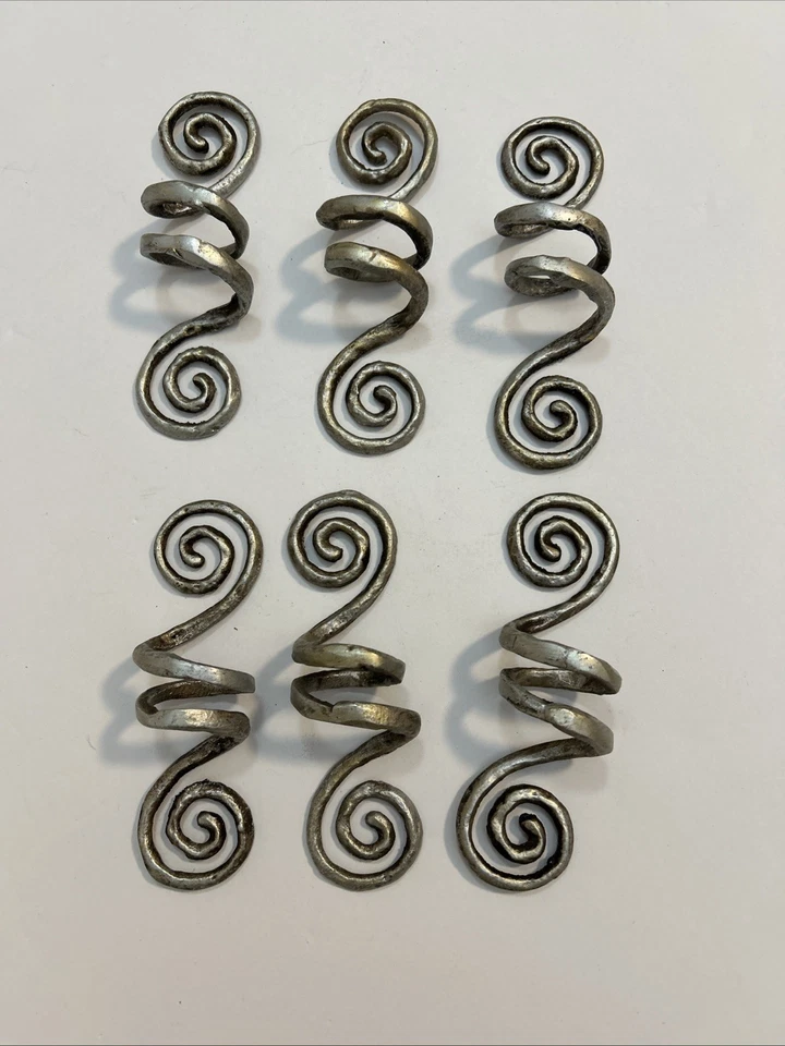 JUEGO DE 6 SERVILLETEROS ESPIRALES METAL RÚSTICO PLATA PELTRE MARTILLADO SKU 1389 Foto 4 de 4