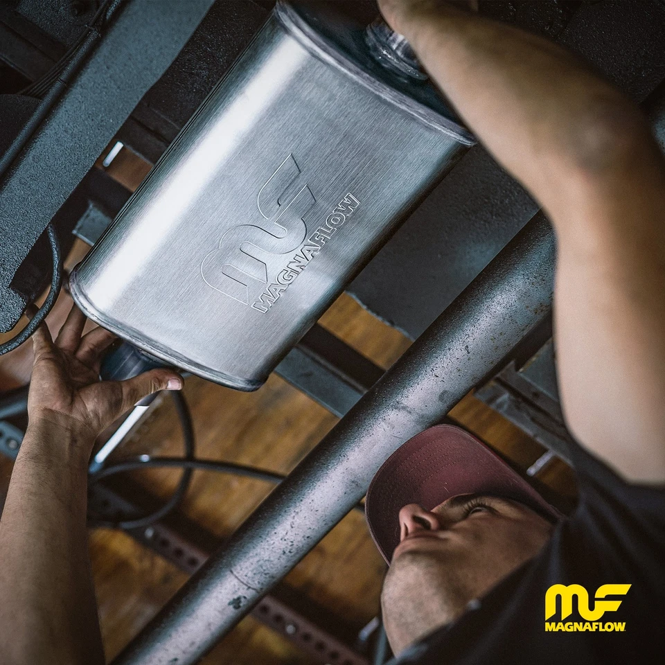 Silenciador de escape MagnaFlow Performance 14714: entrada/salida de 2", 7x7x14" Foto 4 de 4