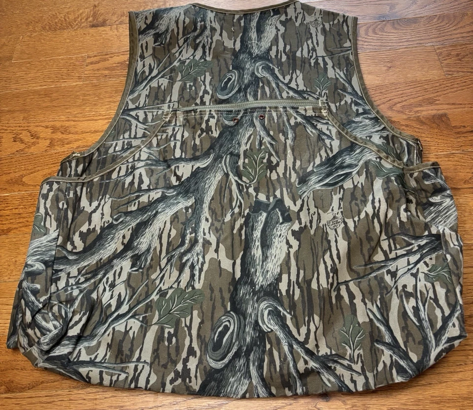 Vintage 1980s Carhartt Mossy Oak Camo Hunting Vest MADE IN USA Canvas Vest L/XL - Image 2 of 4