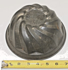Vintage Tin Spiral Pattern Cake or Jello Mold. Kitchen Decor — photo 1