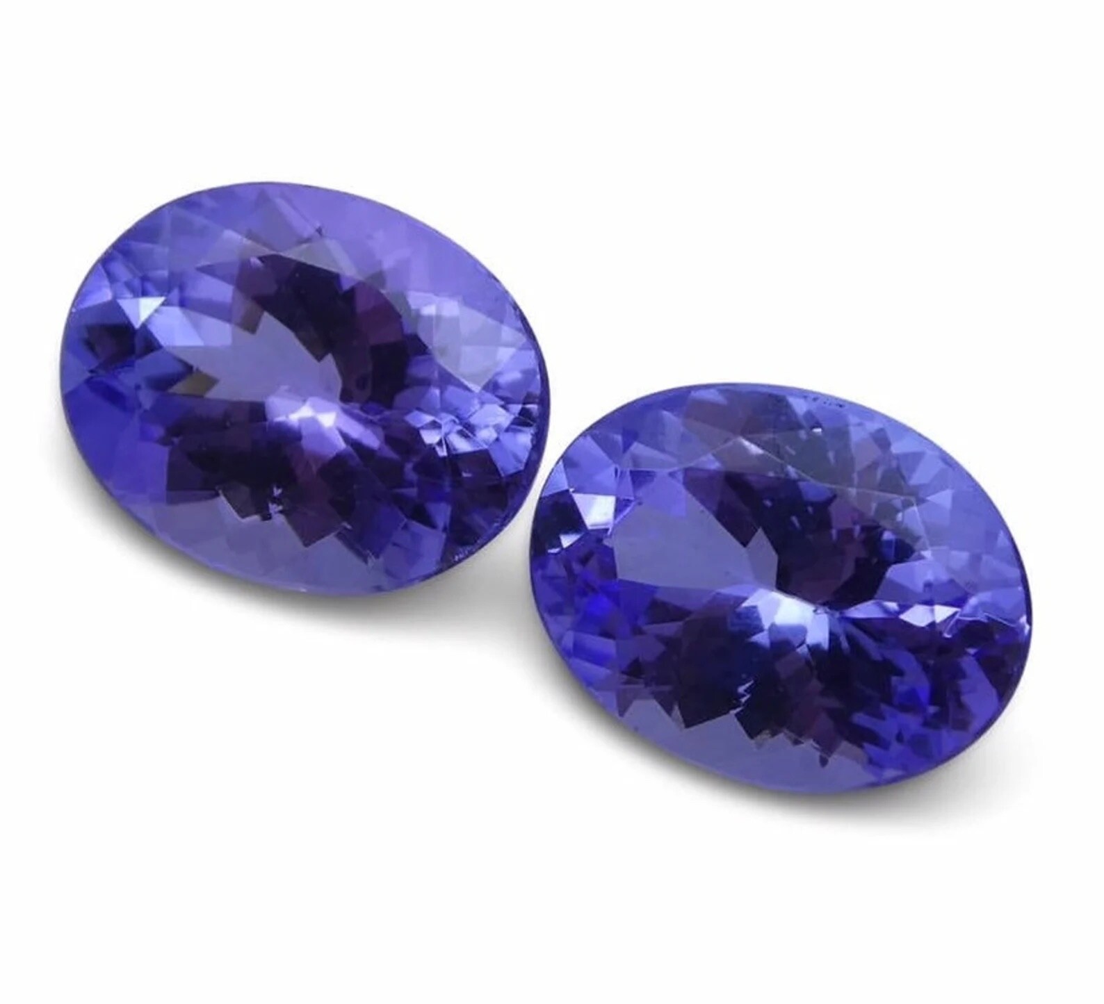 Paire de tanzanite bleue violette de 0.86 carats taille ovale pour création de bijoux