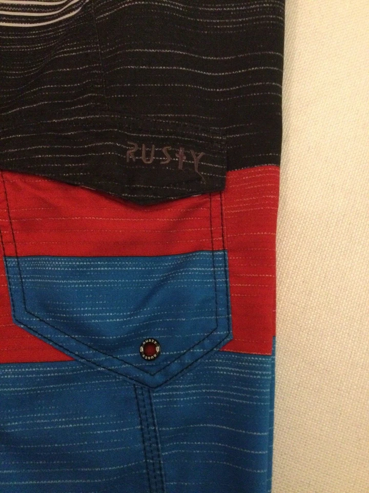 Pantalones Cortos de Tabla Marca Rusty Gris Blanco Rayas Carga Bolsillo Surfer Para Hombre 32 Foto 4 de 4