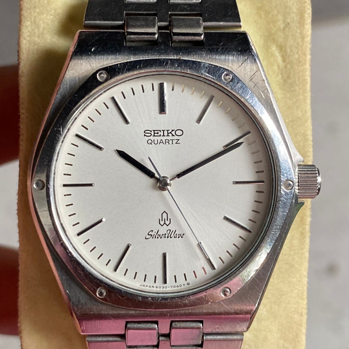 Rare Seiko Silverwave Quartz 6030-7040 Silver Dial Oak Style Baton