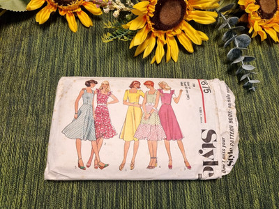 Stil Schnittmuster 1875 Misses Kleid oder Schürze Vintage Größe 14 36'' Brustumfang 1977