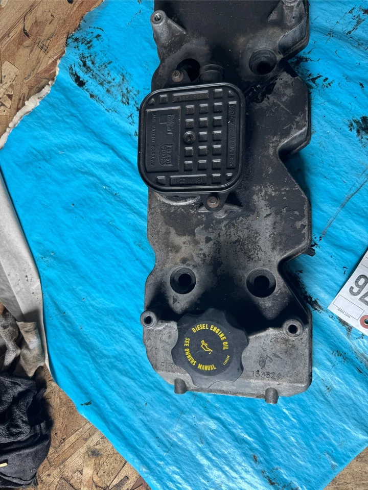 Dodge Ram 3500 2005 cubierta de válvula de motor 3957987 hecha en EE. UU. Foto 3 de 4