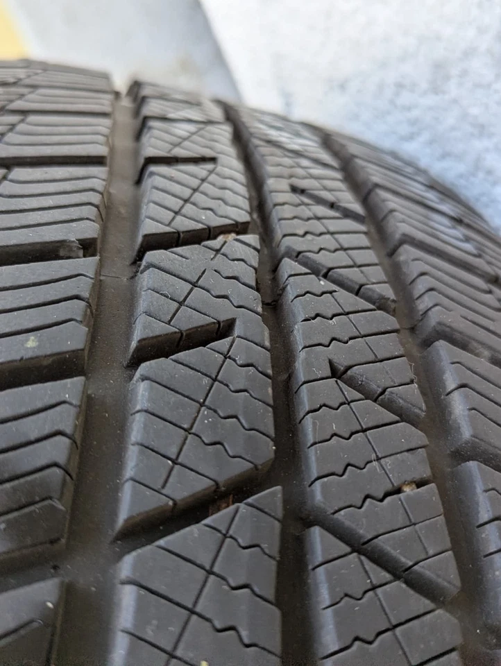 neuwertige Winterreifen auf Stahlfelgen Barum Polaris 5        205-55-R16        - Bild 2 von 4