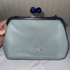 Borsa pochette Coach Nora Kisslock tracolla mirtillo blu chiaro blu notte blu navy