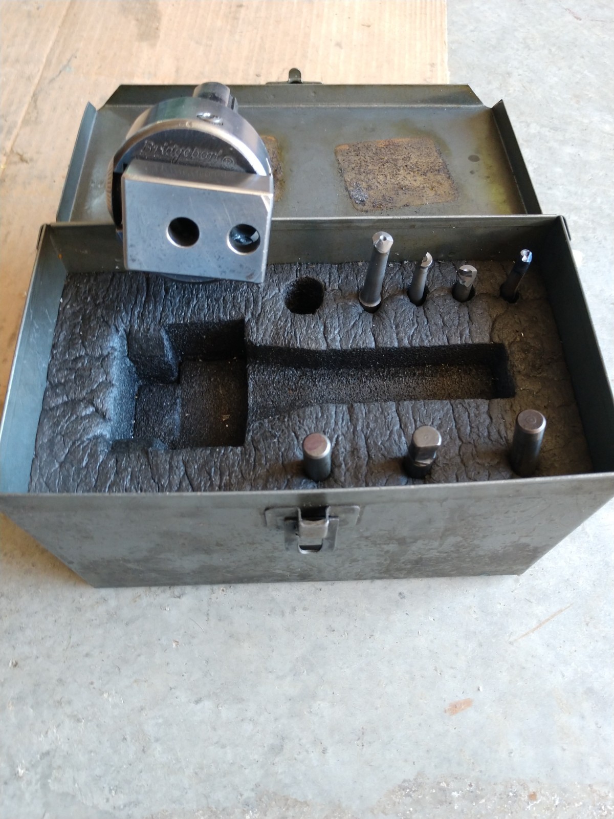 BRIDGEPORT NO 1 BORING HEAD With Boring Bars And Case R8 shank