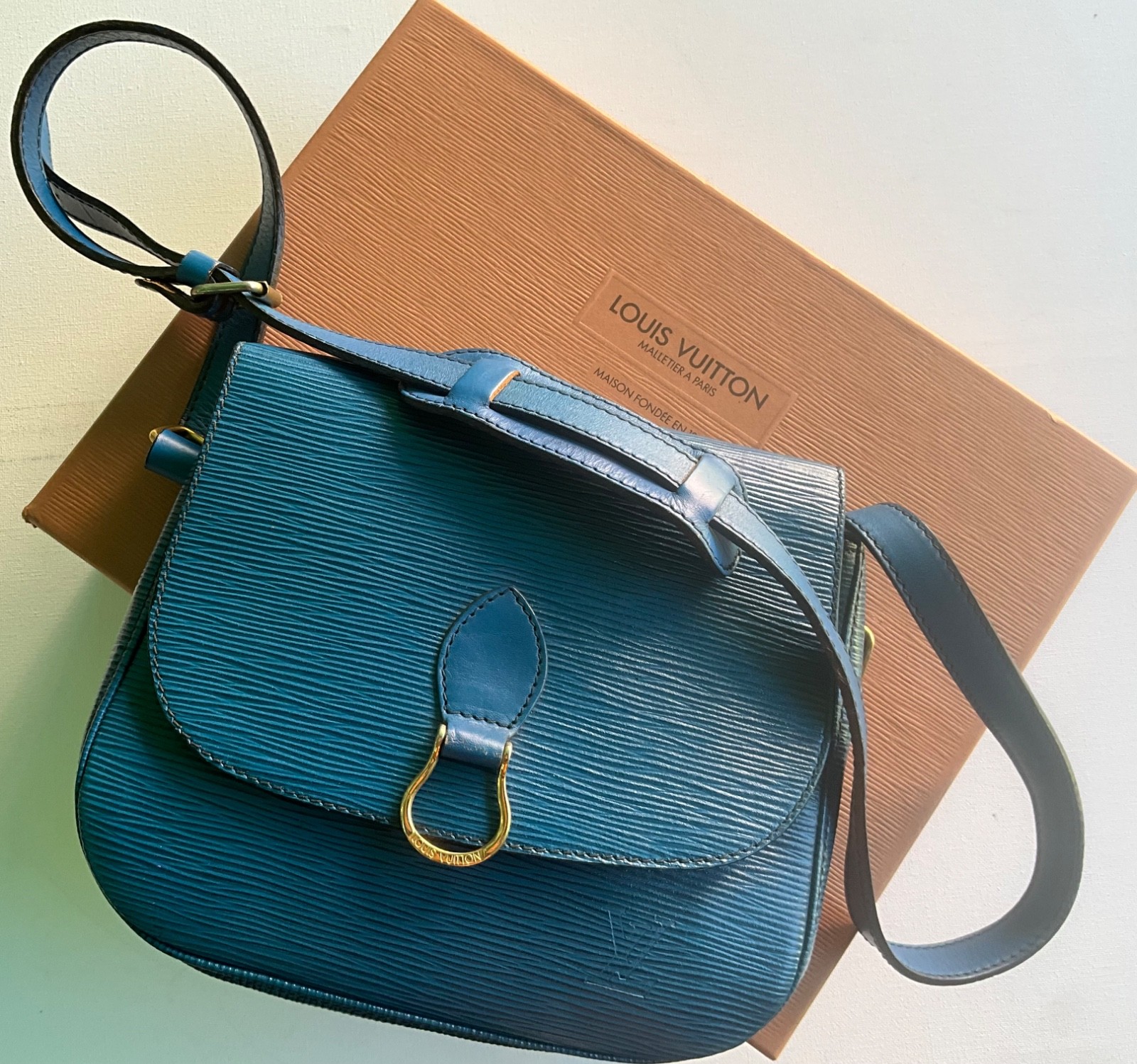 LOUIS VUITTON Saint Cloud GM Shoulder Bag Epi Leather Blue
