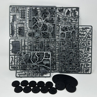 WARHAMMER 40K - 11th ed STARTER SET - SPACE MARINE HALF - NEW ON SPRUE!