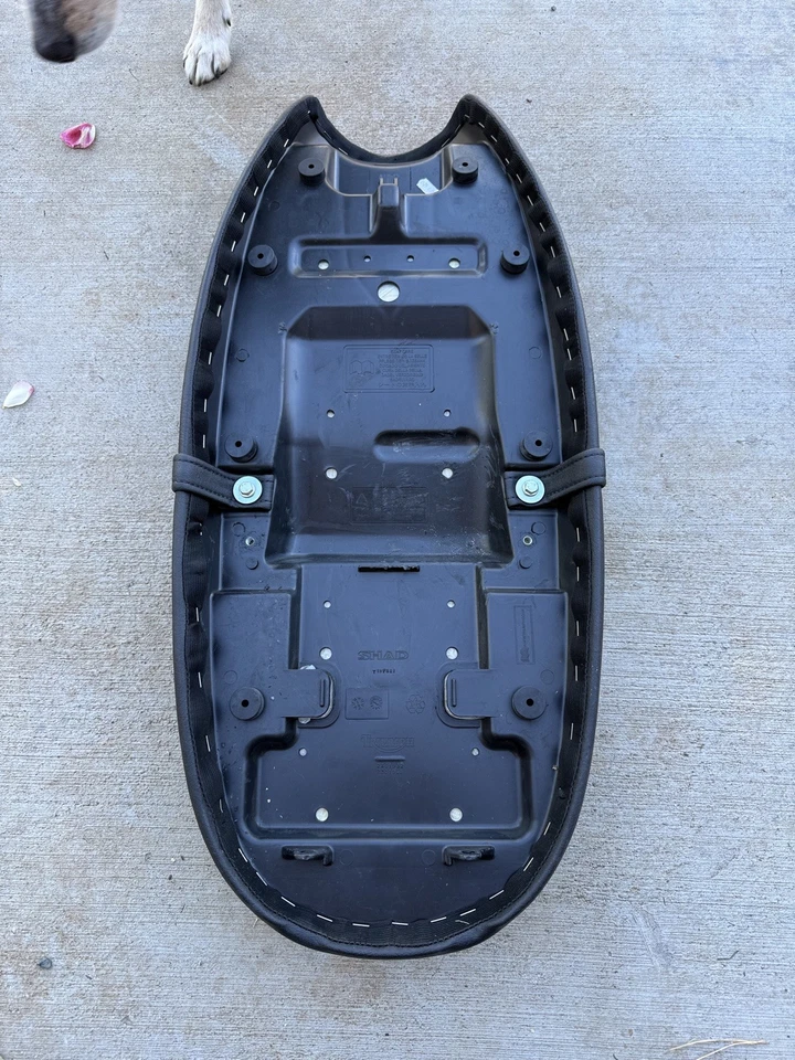 Asiento de motocicleta Triumph Bonneville/Scrambler 2016 900 usado Foto 3 de 4