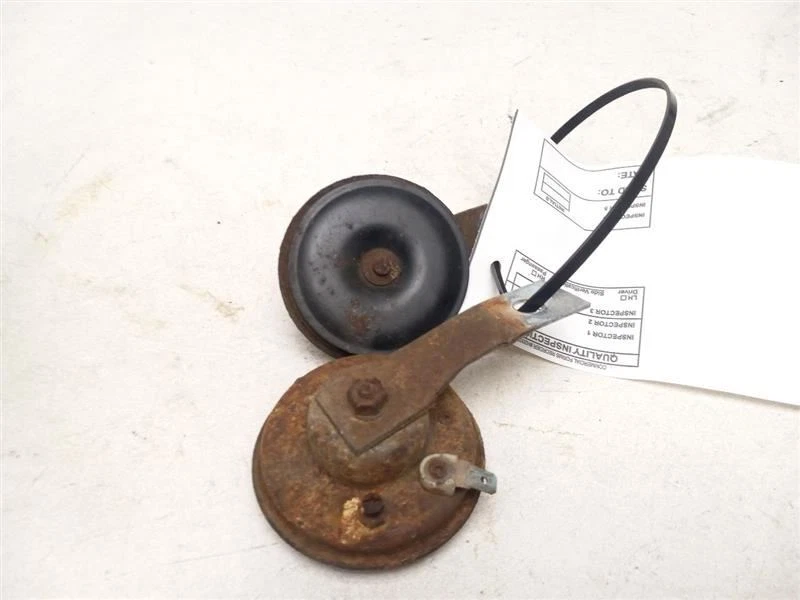 Mitsubishi Outlander 2010 par de bocinas Foto 3 de 4