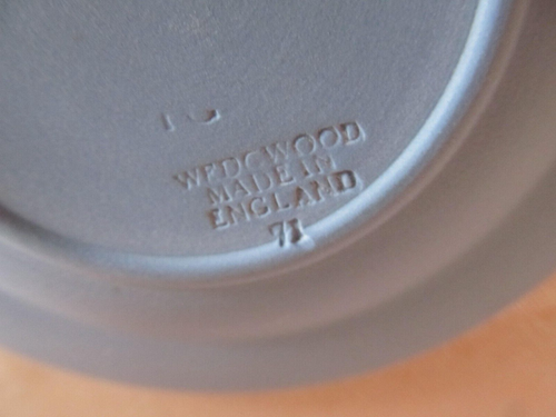 Vide poche coupelle en Wedgwood bleu à décor de personnages antique - Photo 6 sur 6