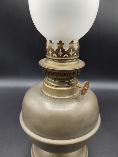 Jolie lampe à pétrole, Verre blanc fumé, Etains du Lys - Picture 3 of 15