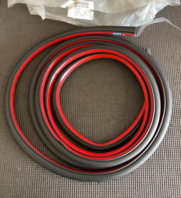 VW GOLF PLUS 5M REAR RIGHT DOOR SEAL RUBBER 5M0839702B9B9 NO DUTY TO  