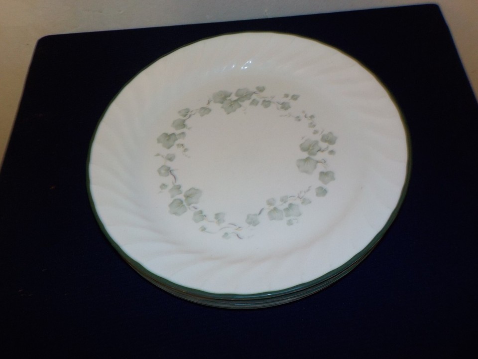 Ensemble de 4 assiettes à dessert/salade Corelle Callaway Ivy Swirl 7-1/4 po. vintage Ivy Corelle, excellent état comme neuf - France