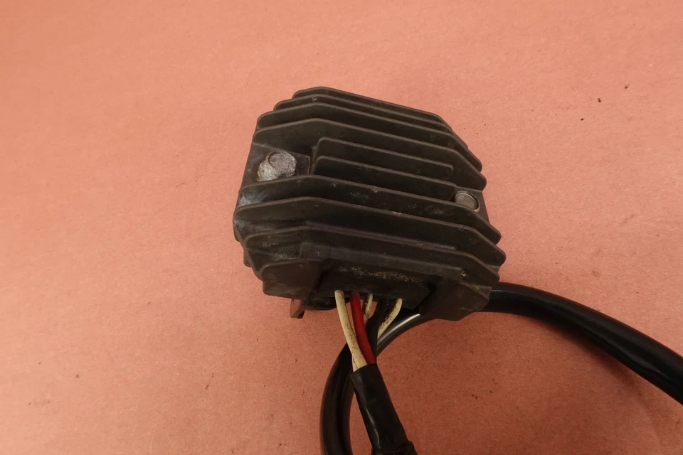 Yamaha V Star 650 XVS650 1998-2015 clásico rectificador regulador de voltaje Foto 2 de 4