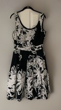 White House Black Market Fit Flare Dress, sz 8 Black White Floral Sleeveless