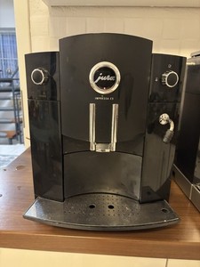 Jura Impressa C5 Kaffeevollautomat, Schwarz