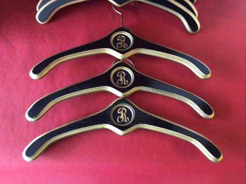 HOLLYWOOD REGENCY WOODEN MONOGRAMMED *R* CLOTHES BLACK & GOLD HANGERS LOT of 8 - Picture 2 of 10