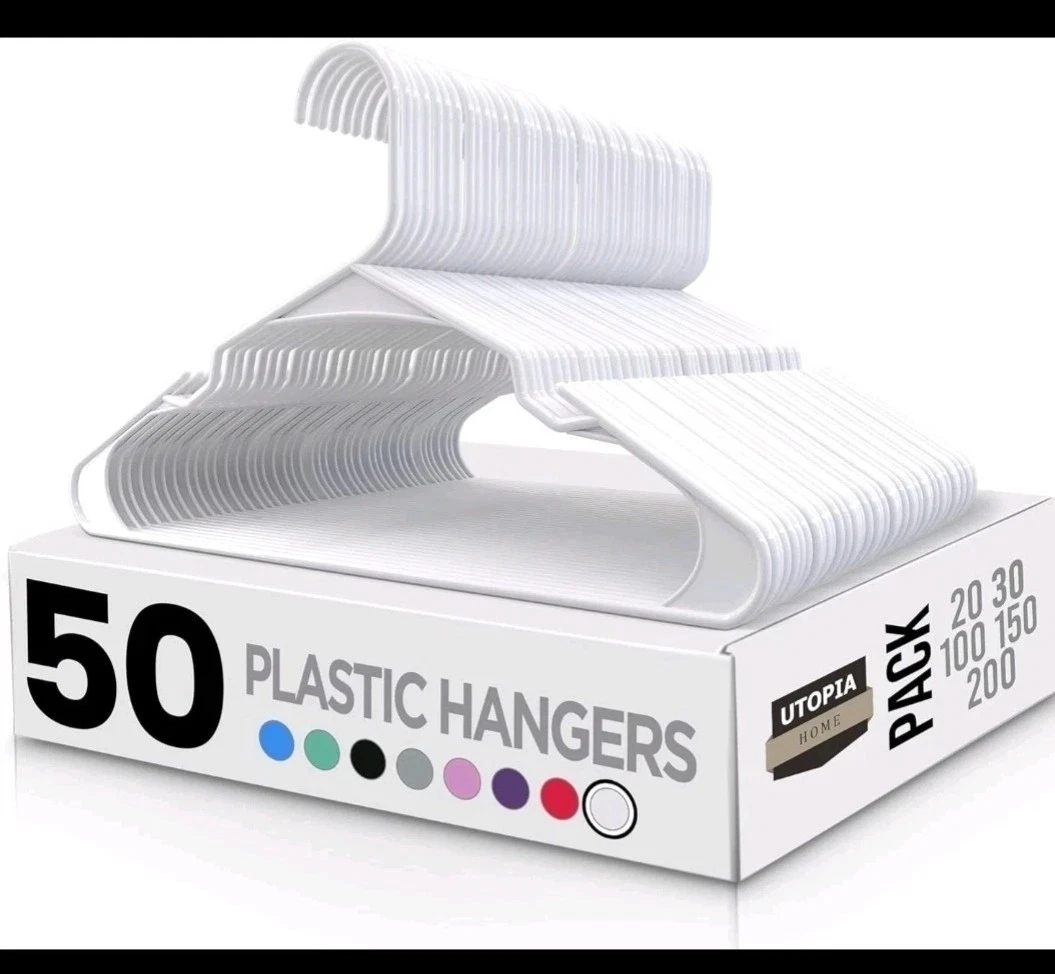 Utopia Home Plastic Kleerhangers, 50 stuks met haken - duurzame en stevige, ruimtebesparende kleerhangers voor jassen, rokken, broeken, jurken, etc. (Wit