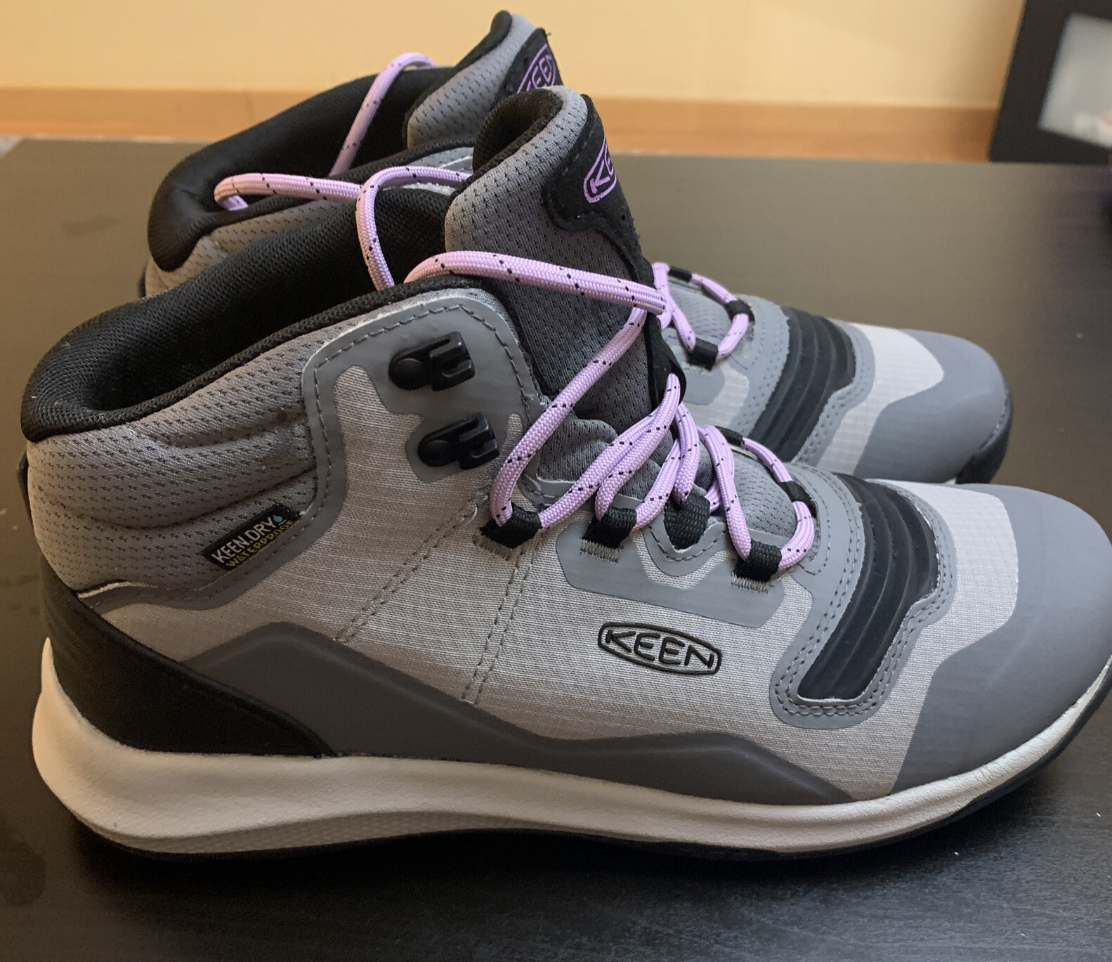 Scarpe da trekking impermeabili Keen Tempo Flex taglia 9 5 NUOVE da donna