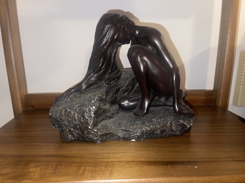 DE COLECCIÓN 1993 AUSTIN PRODUCTIONS MUJER DESNUDA ARRODILLADA CABELLO FLUIDO ESCULTURA ESTATUA - Imagen 6 de 16