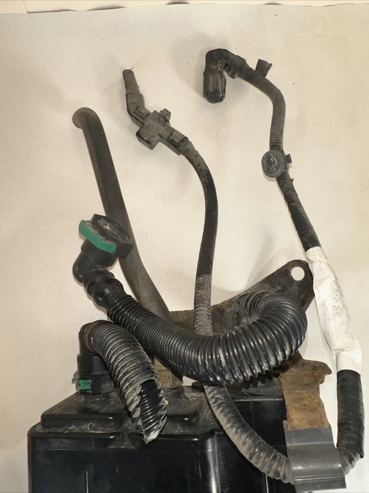 Toyota Prius V 2012 bote de carbón de vapor combustible 77740-47080 fabricante original Foto 2 de 4