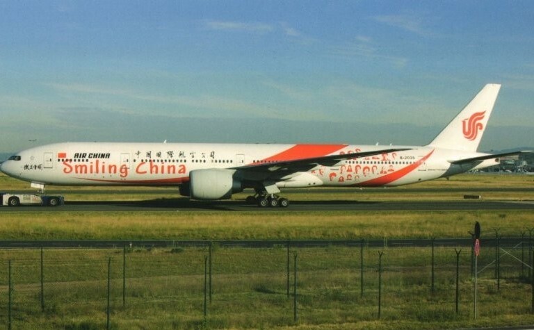 その他 Air China Boeing 777-300ER Smiling China File:Air China Boeing 777-300ER in Smiling China Livery.jpg