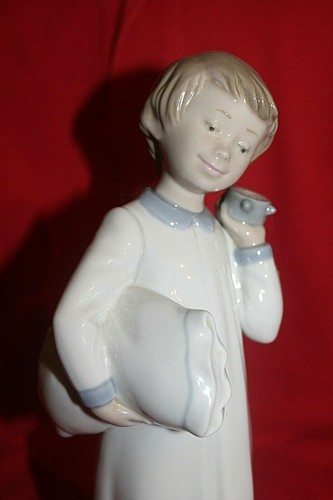 Lladro/Nao Figurine - "Ready for Bed" - (#A-15 N) - Picture 7 of 8