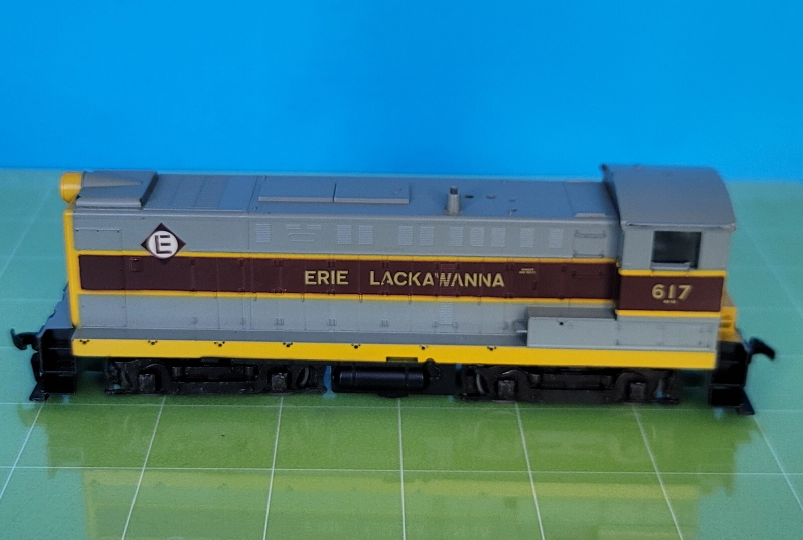 FB1: HO Scale ATHEARN Powered Baldwin S-12 Erie Lackawanna EL #617 3703 ...