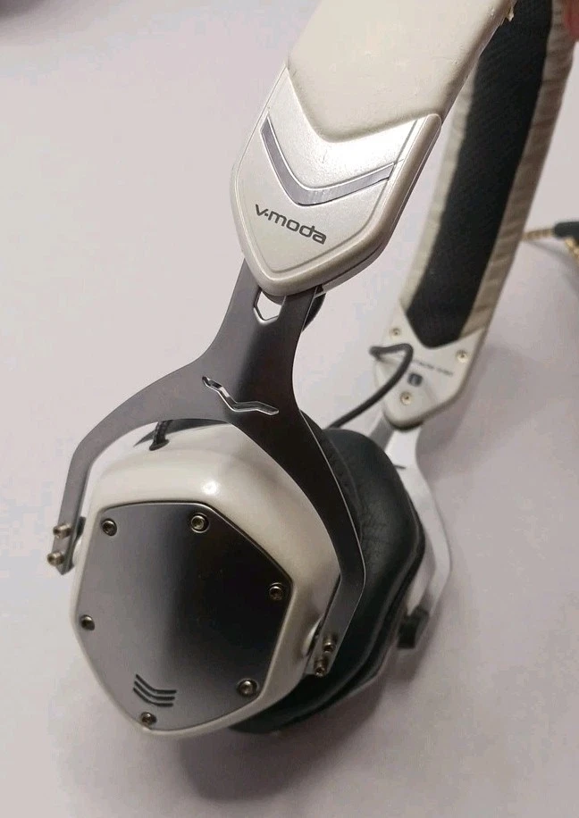 V-Moda M-80 Crossfades Vocal Noise Isolating Wired Headphones White W/ Case - Image 3 of 4