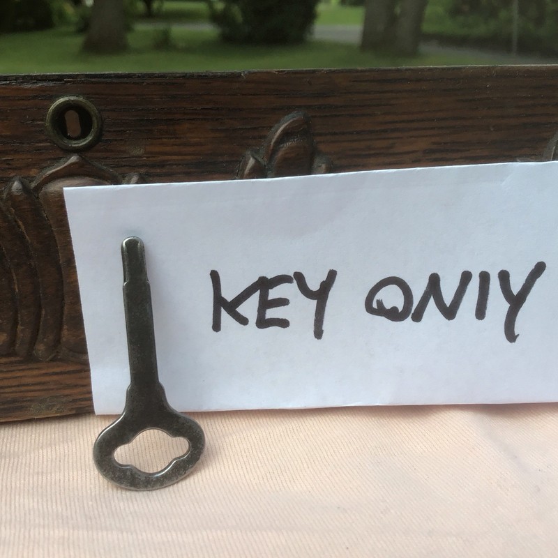 Antique ORIGINAL Flat  KEY For Singer Treadle Sewing Machine Drawers Authentic !