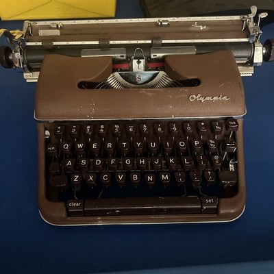 Rare Olympia SM4 Wide Carriage Typewriter 13  Platen Brown Hammer Tone Germany