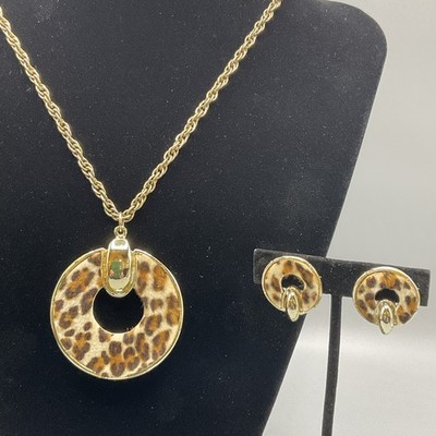 Vintage Signed BSK Gold Toned Leopard Print 24  Necklace Clip On Earrings Set